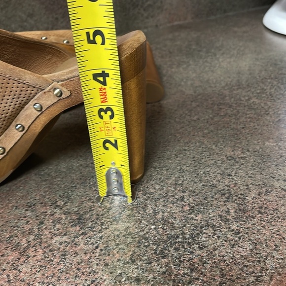 UGG heeled clog size 8 - Picture 9 of 9